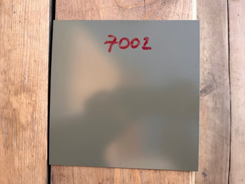 Лист окрашенный 0.5 мм ral 7002 оливково-серый фото 5